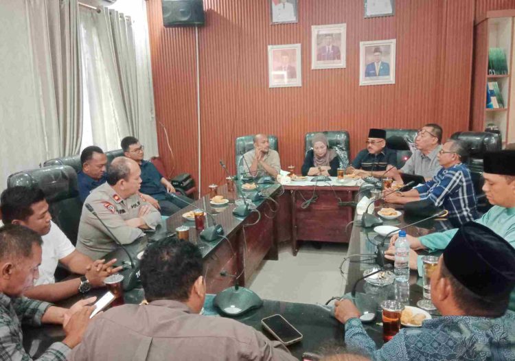 Atasi Abu dan Jalan Rusak di Pematang Cengal, DPRD Langkat Janjikan 1 Km Aspal, EMP Gebang Bantu 200 Truk Sertu