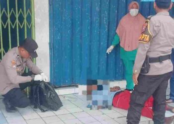Seorang Pria Lansia Ditemukan Meninggal Dunia di Depan Toko Emas Pasar Tingkat Lamongan