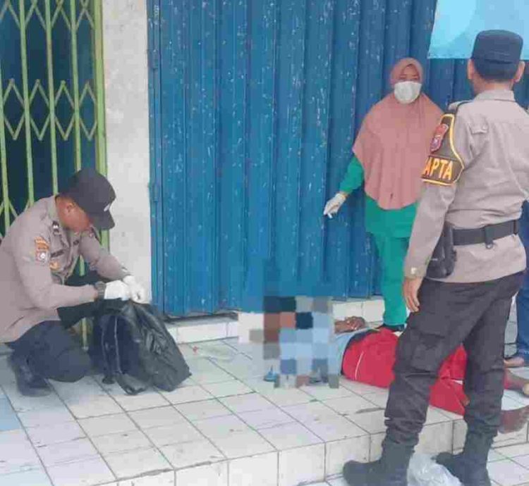 Seorang Pria Lansia Ditemukan Meninggal Dunia di Depan Toko Emas Pasar Tingkat Lamongan