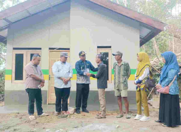 Puluhan Tahun Menanti, Akhirnya Ujang Suhardi Miliki Rumah Layak Huni