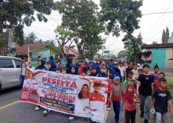 Ratusan Warga Desa Pematang Tengah Gelar Gerak Jalan Santai Rayakan HUT RI ke-81