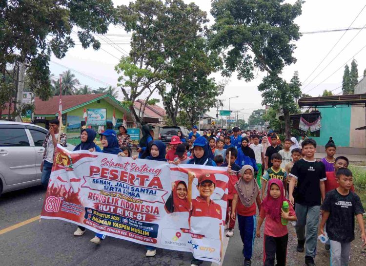 Ratusan Warga Desa Pematang Tengah Gelar Gerak Jalan Santai Rayakan HUT RI ke-81