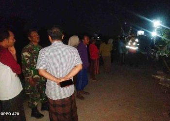 Babinsa Tikung Cek Rumah Warga Roboh Akibat Angin Kencang