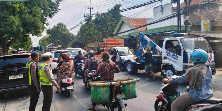 Tiga Kendaraan Tabrakan Beruntun di Tikung, Polisi Ungkap Penyebabnya
