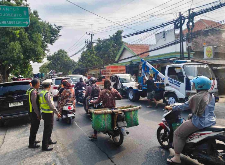Tiga Kendaraan Tabrakan Beruntun di Tikung, Polisi Ungkap Penyebabnya