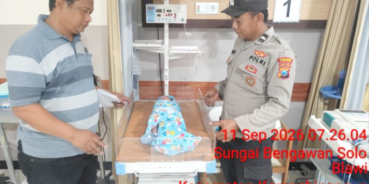 Di Lamongan, Bayi Baru Lahir Berbungkus Kardus Ditemukan di Warung Makan